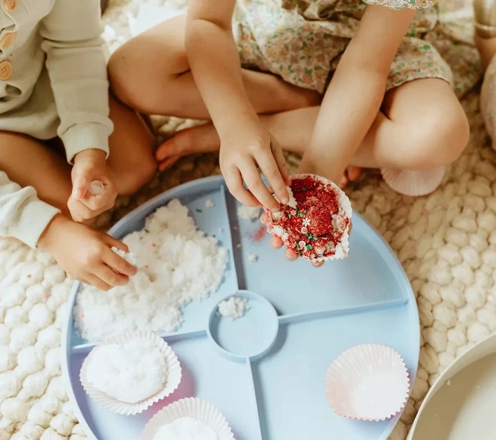 Піднос для рукоділля Jellystone Designs Play Tray 2в1 Блакитний (9343900011495) - Фото 17 Піднос для рукоділля Jellystone Designs Play Tray 2в1 Блакитний (9343900011495) - зображення 17