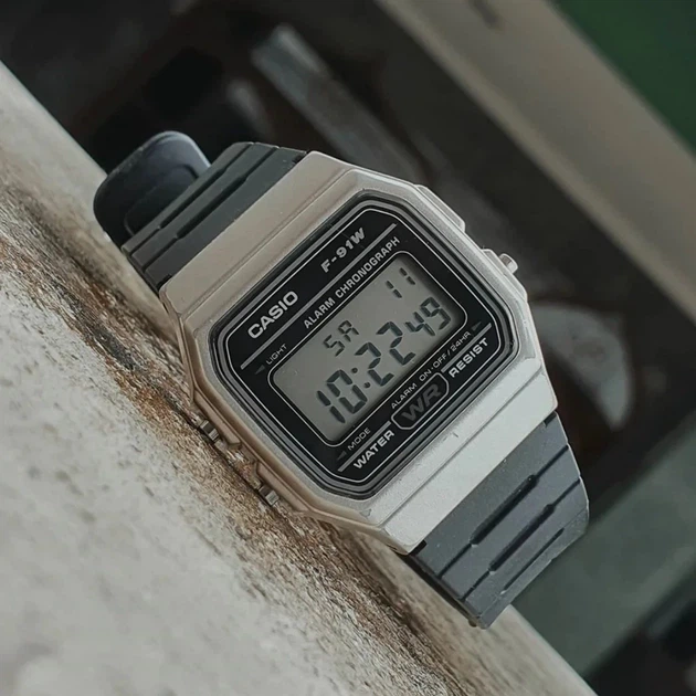 Мужские часы Casio F-91WM-7ACF — цифровые ретро, серебристый корпус, подсветка, будильник - изображение 5