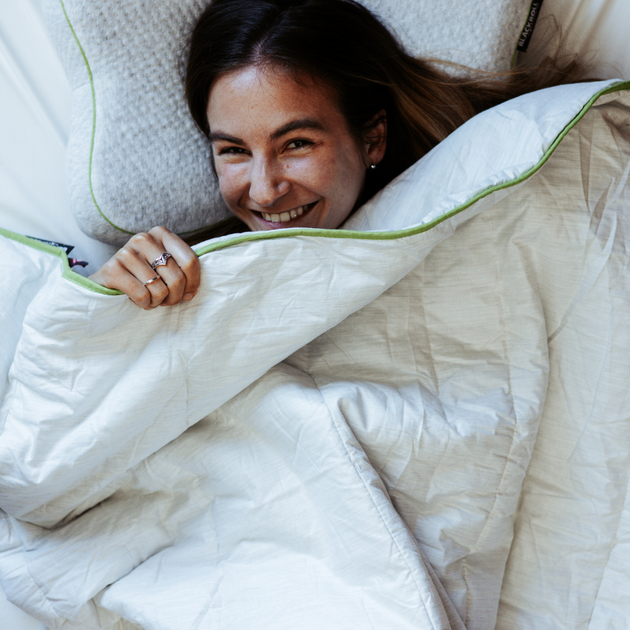 Всесезонное одеяло BLACKROLL® RECOVERY BLANKET ALL YEAR (135×200 см) с волокнами CELLIANT® для восстановления антиаллергенно - изображение 3