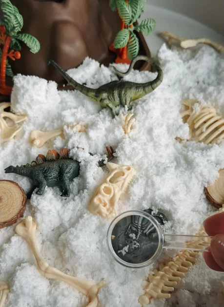 Zestaw sensoryczny Dinozaury Jellystone tacka z figurkami (9343900013796) - obraz 10
