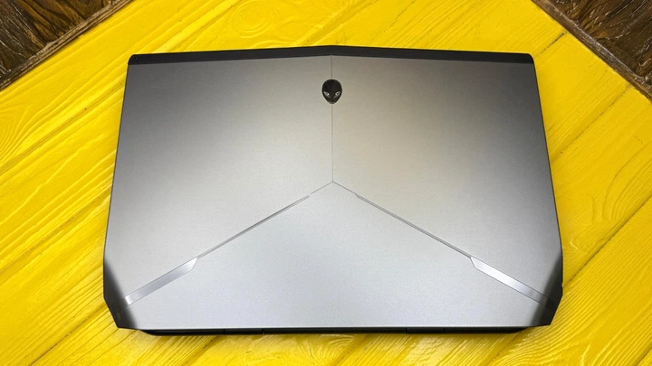 Ноутбук Dell Alienware 15 R2 (15.6" FHD IPS,Core i7-6700HQ,GTX 970M 3 GB) (6180) Б/В - Фото 8 Ноутбук Dell Alienware 15 R2 (15.6" FHD IPS,Core i7-6700HQ,GTX 970M 3 GB) (6180) Б/В - зображення 8
