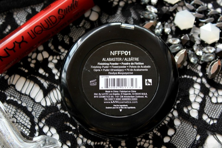 Фінішна пудра для обличчя NYX Cosmetics NoFilter Finishing Powder відтінок 01 Alabaster NFFP01 - зображення 4