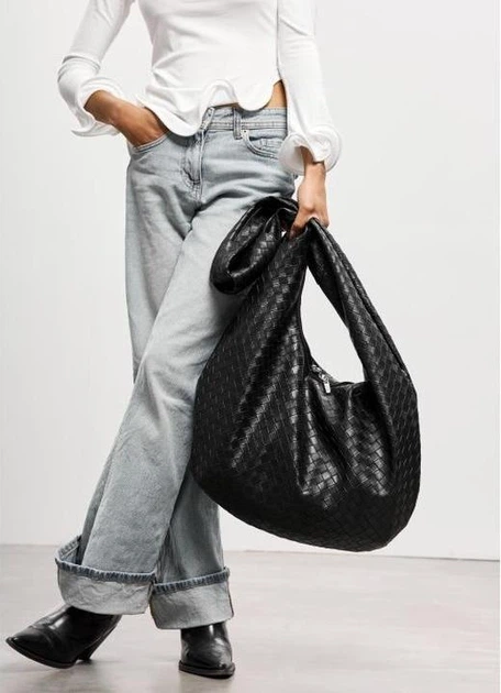 Жіноча сумка Sambag HOBO WEAVE чорна 54x35x8 см екошкіра для ноутбука 15.6 дюймів Sambag 55169 - Фото 6 Жіноча сумка Sambag HOBO WEAVE чорна 54x35x8 см екошкіра для ноутбука 15.6 дюймів Sambag 55169 - зображення 6