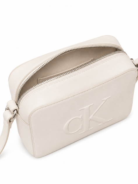 Сумка женская Calvin Klein CK Crossbody Sculpted Deboss кремова через плечо (8720639 563579) - Фото 6 Сумка женская Calvin Klein CK Crossbody Sculpted Deboss кремова через плечо (8720639 563579) - изображение 6
