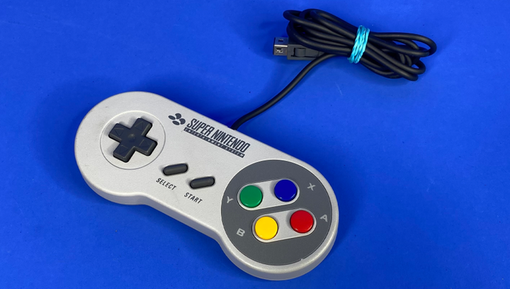 Набор Консоль Nintendo SNES Classic Mini CLV-301 Europe Light Grey + 21 Встроенная Игра + Коробка Б/У + Геймпад Проводной 2шт - изображение 5