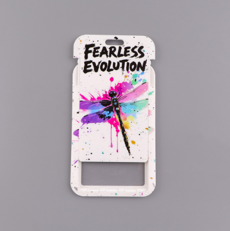 Бейдж з ремінцем на шию Fearless Evolution Бабка Пластиковий картхолдер для пропуску та ID-карт Білий з малюнком - Фото 3 Бейдж з ремінцем на шию Fearless Evolution Бабка Пластиковий картхолдер для пропуску та ID-карт Білий з малюнком - зображення 3