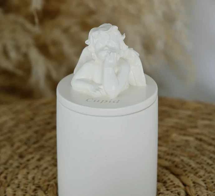 Аромасвічка CUPID SANTAL BEIGE 100% WOOD WAX 165g 35h Гранд Презент NAC 1102 - Фото 3 Аромасвічка CUPID SANTAL BEIGE 100% WOOD WAX 165g 35h Гранд Презент NAC 1102 - изображение 3
