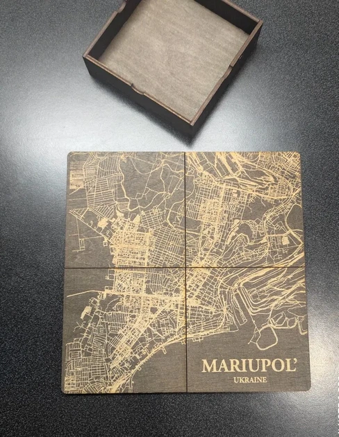 Підставка під гаряче Маріуполь (набір 4 шт + коробка) 10*10 см Гранд Презент 091 реал - Фото 3 Підставка під гаряче Маріуполь (набір 4 шт + коробка) 10*10 см Гранд Презент 091 реал - зображення 3