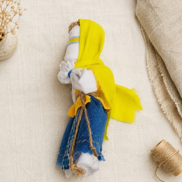Лялька мотанка міні в жовто-блакитній хусточці 14 см Гранд Презент 014 ХЖ-1 - изображение 4