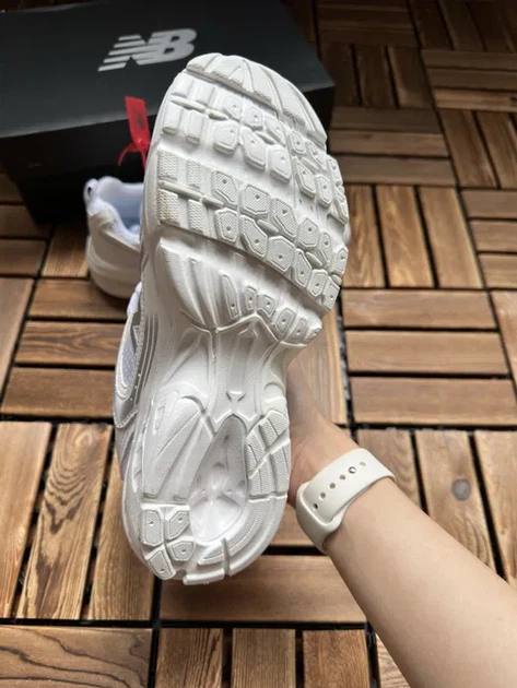 Кросівки жіночі NB530 white silver 39 (24,5) - зображення 4
