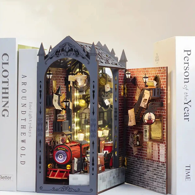 Бук Нук Фантастична залізнична платформа Інтер'єрний конструктор Book Nook Fantasy Train Platform DIY TSZH-6806 - Фото 5 Бук Нук Фантастична залізнична платформа Інтер'єрний конструктор Book Nook Fantasy Train Platform DIY TSZH-6806 - изображение 5