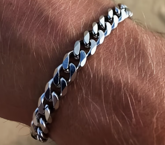 Стильний браслет для чоловіків Cuban Chain STRONG з нержавіючої медичної сталі сріблястий (довжина 19 см) - Фото 3 Стильний браслет для чоловіків Cuban Chain STRONG з нержавіючої медичної сталі сріблястий (довжина 19 см) - зображення 3