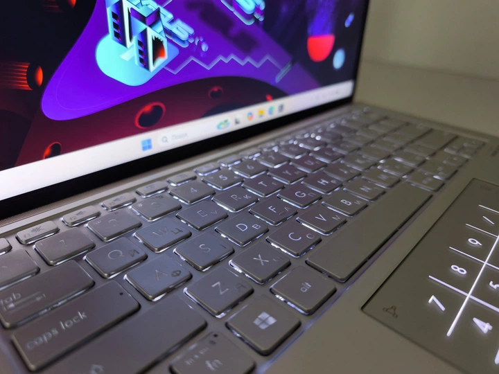 Ноутбук Asus ZenBook 14" FHD IPS Core i5-10210U Ram 8GB SSD 256GB Intel UHD Graphics Б/У - Фото 7 Ноутбук Asus ZenBook 14" FHD IPS Core i5-10210U Ram 8GB SSD 256GB Intel UHD Graphics Б/У - зображення 7