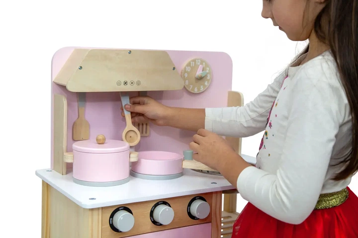 Детская деревянная кухня Avko Фессалия Pink 68х55х30 см - компактная и минималистичная с набором посуды - Фото 7 Детская деревянная кухня Avko Фессалия Pink 68х55х30 см - компактная и минималистичная с набором посуды - изображение 7