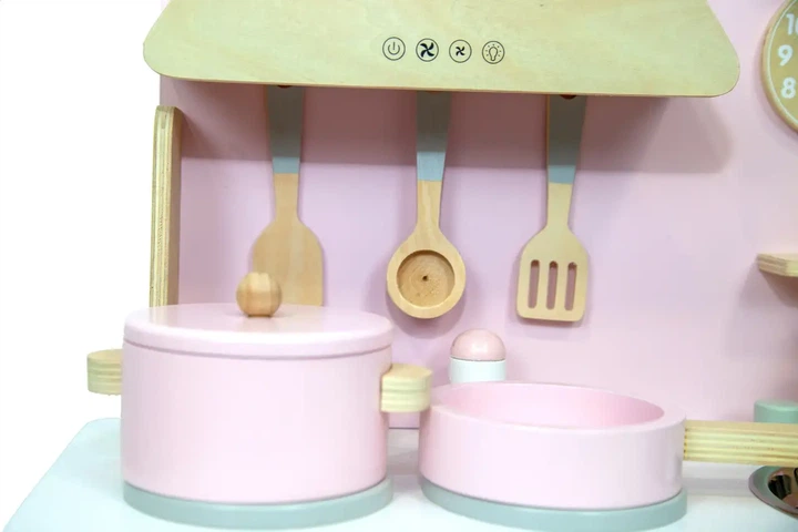 Детская деревянная кухня Avko Фессалия Pink 68х55х30 см - компактная и минималистичная с набором посуды - Фото 9 Детская деревянная кухня Avko Фессалия Pink 68х55х30 см - компактная и минималистичная с набором посуды - изображение 9