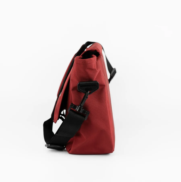 Сумка через плечо EastPak Delegate 008 20L в красном цвете. - Фото 3 Сумка через плечо EastPak Delegate 008 20L в красном цвете. - изображение 3