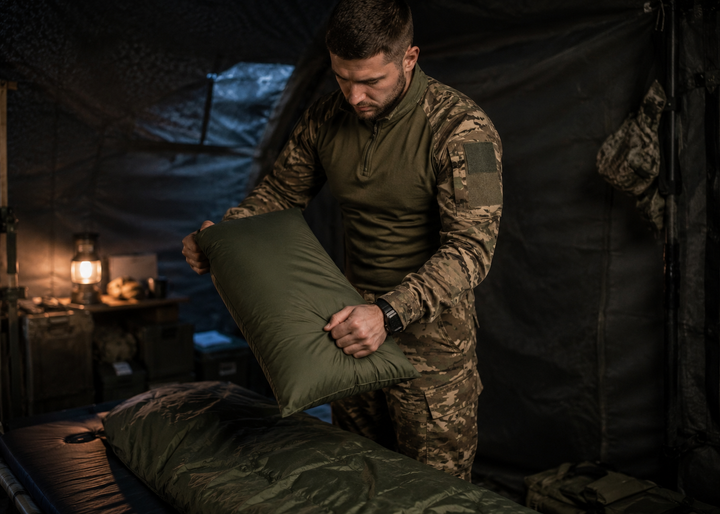 Подушка для військових 50х70 см синтепух, олива - Фото 3 Подушка для військових 50х70 см синтепух, олива - зображення 3