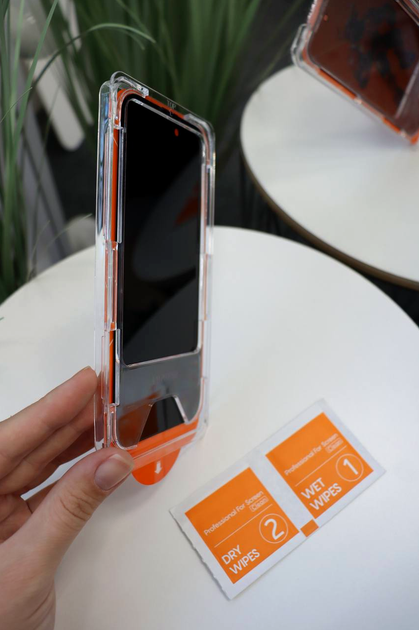 Защитное стекло ZERODUST Privacy с аппликатором для iPhone 17 Pro Max антибликовое с защитой экрана Black - изображение 3