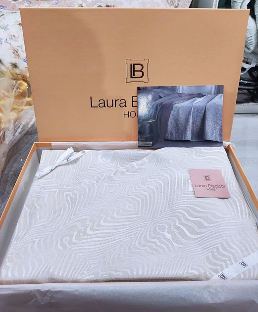 Покривало двоспальне Laura Biagiotti Home 260x270 см Жаккард бежеве - Фото 2 Покривало двоспальне Laura Biagiotti Home 260x270 см Жаккард бежеве - изображение 2