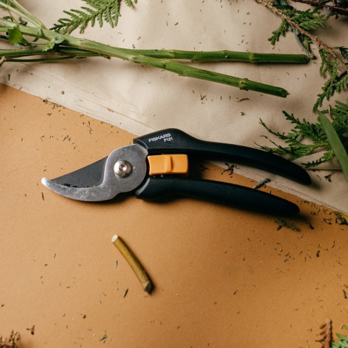 Ручной секатор Fiskars Solid P121 плоскостной, режущая способность 18 мм Черный (1057160) - изображение 3