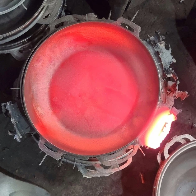 Жаровня Maysternya Ø 28см, h – 6см чугунная со стеклянной крышкой. Вес 4,2кг (Т104С3) - изображение 7