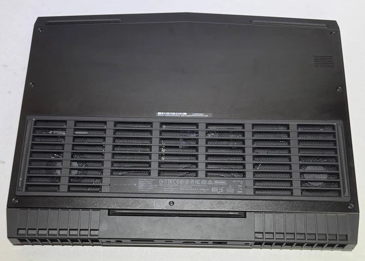 Игровой ноутбук Dell Alienware 17 R5 / 17.3" (1920x1080) IPS / Intel Core i7-8750H (6 (12) ядра по 2.2 - 4.1 GHz) / 32 GB DDR4 / 512 GB SSD + 1000 GB HDD / nVidia GeForce GTX 1060, 6 GB GDDR5, 192-bit / WebCam б/у - Фото 7 Игровой ноутбук Dell Alienware 17 R5 / 17.3" (1920x1080) IPS / Intel Core i7-8750H (6 (12) ядра по 2.2 - 4.1 GHz) / 32 GB DDR4 / 512 GB SSD + 1000 GB HDD / nVidia GeForce GTX 1060, 6 GB GDDR5, 192-bit / WebCam б/у - изображение 7