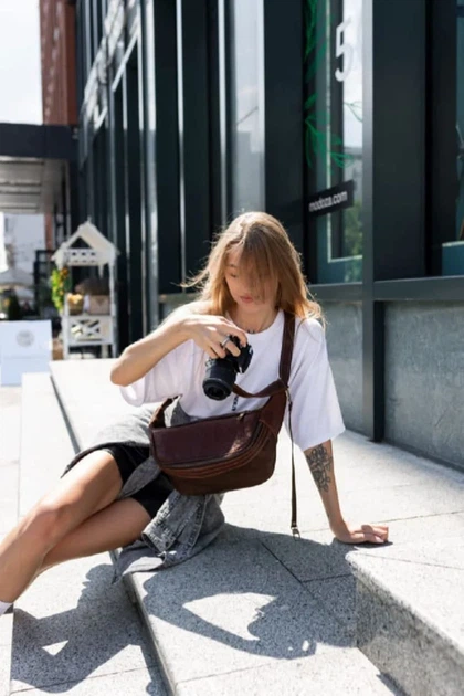 Сумка бананка TARWA шкіряна терракотова для фотоапарата на пояс - Фото 5 Сумка бананка TARWA шкіряна терракотова для фотоапарата на пояс - зображення 5