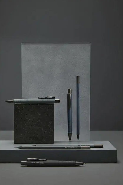 Набір Faber-Castell 241124 Ручка кулькова авт. Poly Ball Urban Black+2шт. графітових олівця Black (у блістері) /241124/ - Фото 3 Набір Faber-Castell 241124 Ручка кулькова авт. Poly Ball Urban Black+2шт. графітових олівця Black (у блістері) /241124/ - изображение 3