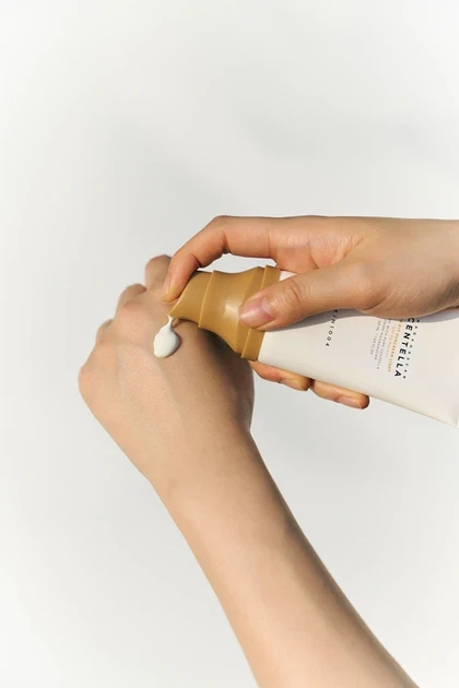 Сонцезахисний крем для обличчя SKIN1004 Madagascar Centella Air-Fit Suncream Light SPF30 PA++++, 50 мл — мінеральний сонцезахисний - зображення 7