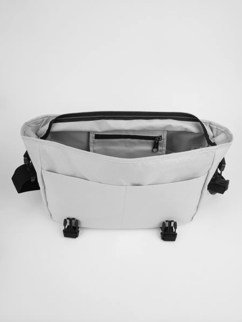 Сумка через плече EastPak Delegate 008 20L у білому кольорі. - Фото 5 Сумка через плече EastPak Delegate 008 20L у білому кольорі. - зображення 5