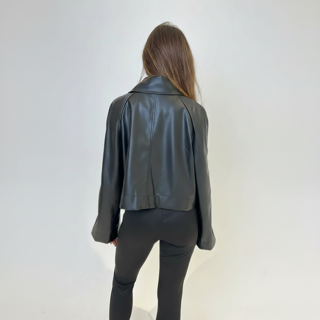 Тренч жіночий вкорочений еко-шкіра чорний, 2XL;3XL - Фото 5 Тренч жіночий вкорочений еко-шкіра чорний, 2XL;3XL - зображення 5