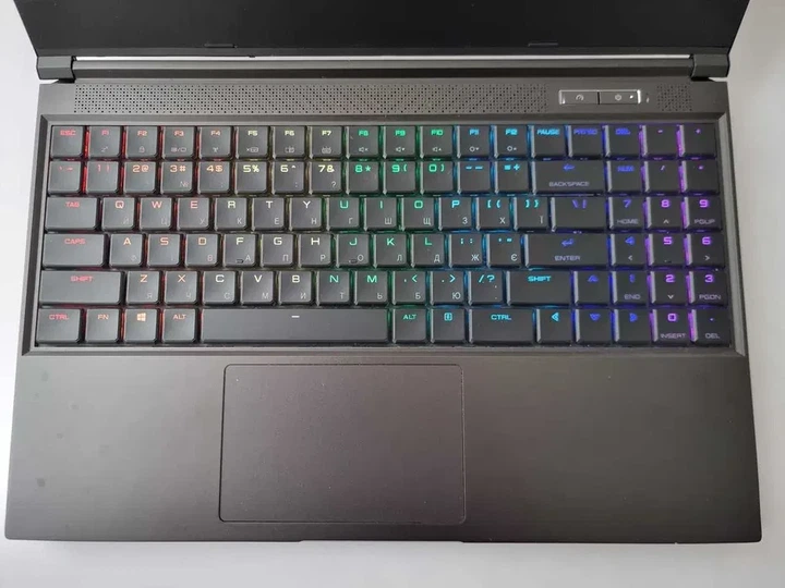 Игровой ноутбук Eluktronics 15 R7 5800H/RTX 3080 16GB/RAM 16GB/SSD 512GB/QHD 165Hz Б\В - Б/У - Фото 4 Игровой ноутбук Eluktronics 15 R7 5800H/RTX 3080 16GB/RAM 16GB/SSD 512GB/QHD 165Hz Б\В - Б/У - изображение 4