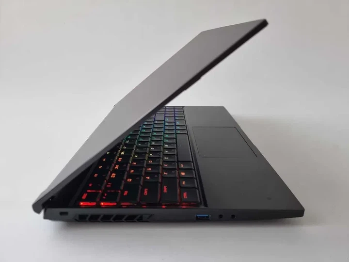 Игровой ноутбук Eluktronics 15 R7 5800H/RTX 3080 16GB/RAM 16GB/SSD 512GB/QHD 165Hz Б\В - Б/У - Фото 5 Игровой ноутбук Eluktronics 15 R7 5800H/RTX 3080 16GB/RAM 16GB/SSD 512GB/QHD 165Hz Б\В - Б/У - изображение 5