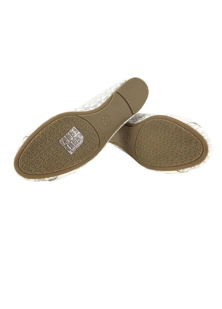 Жіночі балетки Michael Kors Jilly Ballet Flat на низькому каблучку класичні елегантні з монограмою кремові 37 - Фото 4 Жіночі балетки Michael Kors Jilly Ballet Flat на низькому каблучку класичні елегантні з монограмою кремові 37 - зображення 4