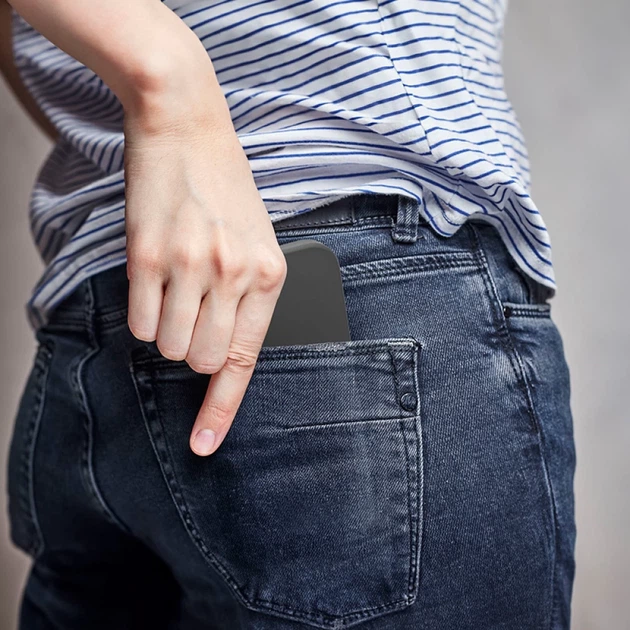 Чехол Cellularline Sensation Plus для iPhone 15 Pro Black (SENSPLUSIPH15PROK) - Фото 3 Чехол Cellularline Sensation Plus для iPhone 15 Pro Black (SENSPLUSIPH15PROK) - изображение 3
