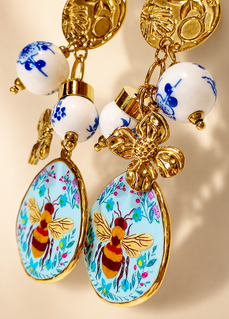 Сережки Bee Garden Majolica з декоративними підвісками золотисті di classe 7-2030 - One size - золотистий - Фото 2 Сережки Bee Garden Majolica з декоративними підвісками золотисті di classe 7-2030 - One size - золотистий - изображение 2
