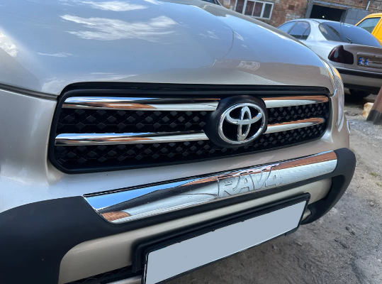 Накладки хромовані на решітку радіатора (4шт) Toyota Rav4 2006-2009, OmsaLine 7005081 - зображення 3