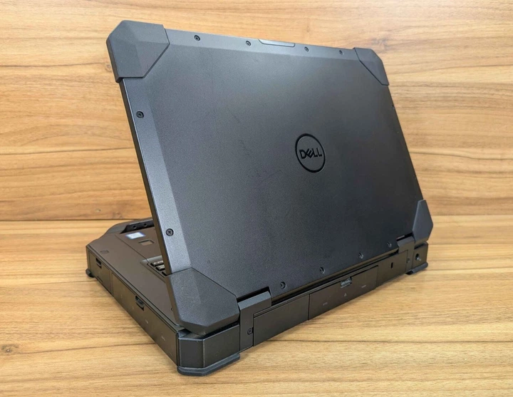 Захищений ноутбук Dell Latitude 5424 Rugged / 14" (1920x1080) IPS Touch / Intel Core i5-8350U (4 (8) ядра по 1.7 - 3.6 GHz) / 8 GB DDR4 / 512 GB SSD / AMD Radeon RX 540, 2 GB GDDR5, 128-bit / WebCam / TouchID / Windows 10 б/в + Подарунок Миша / USB - Фото 7 Захищений ноутбук Dell Latitude 5424 Rugged / 14" (1920x1080) IPS Touch / Intel Core i5-8350U (4 (8) ядра по 1.7 - 3.6 GHz) / 8 GB DDR4 / 512 GB SSD / AMD Radeon RX 540, 2 GB GDDR5, 128-bit / WebCam / TouchID / Windows 10 б/в + Подарунок Миша / USB - зображення 7