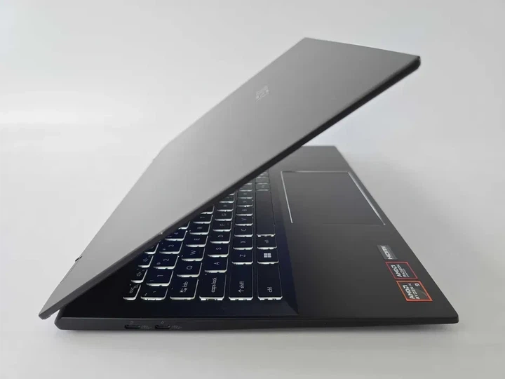 Ноутбук MSI Summit 16 AI (2025) Ryzen AI 9 365/RAM 32GB/SSD 1TB/QHD 165Hz/WIN 11 Б\В - Уцінка - Фото 5 Ноутбук MSI Summit 16 AI (2025) Ryzen AI 9 365/RAM 32GB/SSD 1TB/QHD 165Hz/WIN 11 Б\В - Уцінка - зображення 5