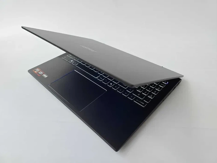 Ноутбук MSI Summit 16 AI (2025) Ryzen AI 9 365/RAM 32GB/SSD 1TB/QHD 165Hz/WIN 11 Б\В - Уцінка - Фото 6 Ноутбук MSI Summit 16 AI (2025) Ryzen AI 9 365/RAM 32GB/SSD 1TB/QHD 165Hz/WIN 11 Б\В - Уцінка - зображення 6
