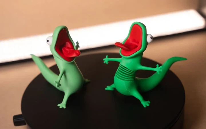 Подвижная ящерица Том на пружине. Lizard Tom — антистресс-игрушка, фигурка персонажа из мультфильма «Хопс». - изображение 4