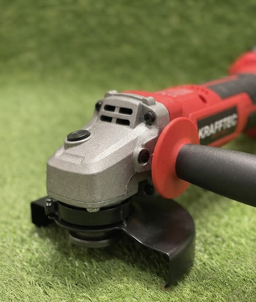 Аккумуляторная болгарка Krafftec GWX 48V-125C 48V 125 мм бесщеточная с двумя аккумуляторами 4 дисками и кейсом - Фото 7 Аккумуляторная болгарка Krafftec GWX 48V-125C 48V 125 мм бесщеточная с двумя аккумуляторами 4 дисками и кейсом - изображение 7