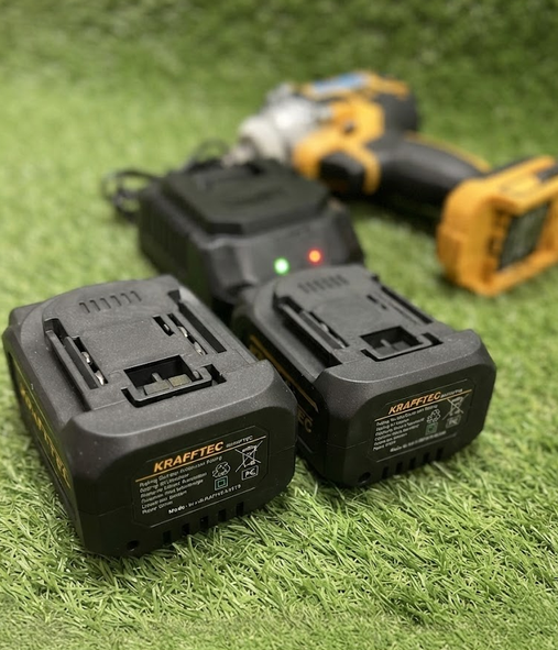 Аккумуляторный ударный гайковерт Krafftec Germani DTW 1000 Нм 48V 8Ah бесщеточный с двумя аккумуляторами набором инструментов и кейсом желтый - изображение 8