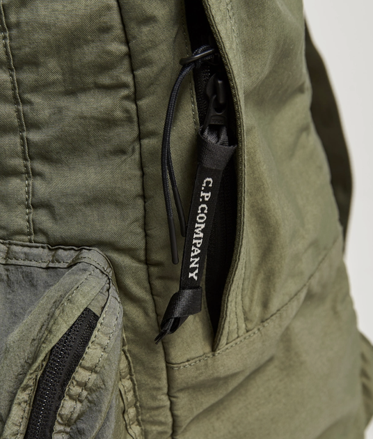 Рюкзак C.P. Company Taylon P Nylon Backpack с вышитым логотипом в цвете хаки. - изображение 5