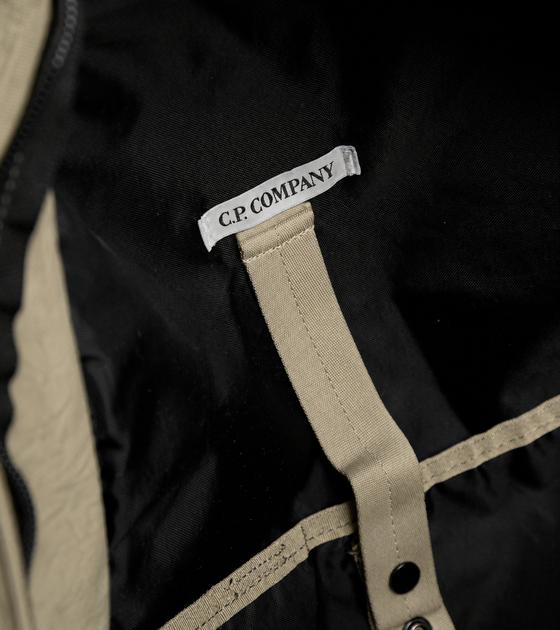 Рюкзак C.P. Company Taylon P Nylon Backpack с вышитым логотипом в бежевом цвете. - изображение 4