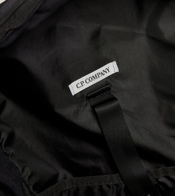 Рюкзак C.P. Company Taylon P Nylon Backpack с вышитым логотипом в чёрном цвете. - Фото 6 Рюкзак C.P. Company Taylon P Nylon Backpack с вышитым логотипом в чёрном цвете. - изображение 6