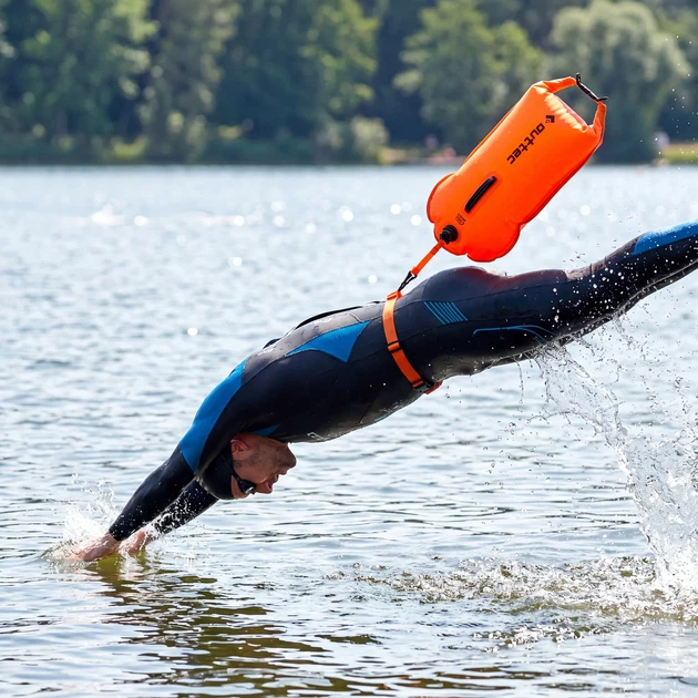 Bojka asekuracyjna Outtec Dry Bag 28 l 2w1 O-42984 z suchą kieszenią (5905884429846) - obraz 13