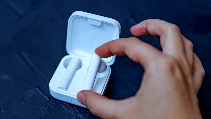 Наушники Bluetooth Xiaomi Mi Air 2 SE беспроводные с микрофоном для спорта и активного отдыха с защитой от влаги - изображение 8