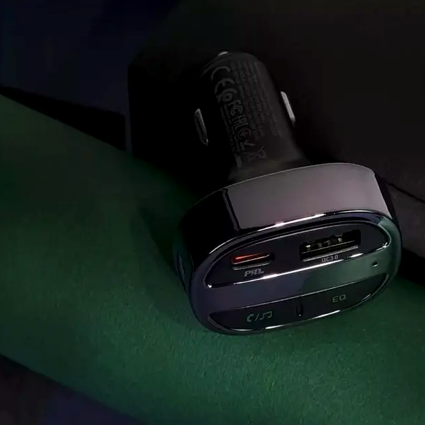 FM-трансмітер Hoco E70 Bluetooth для автомобіля зі швидким заряджанням 30 Вт 3 порти USB Type-C і microSD - зображення 6