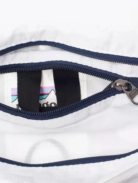 Большая сумка-трансформер через плечо Patagonia Courier Bag, белого цвета. - изображение 4